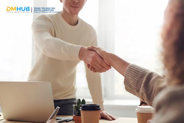 Client chuy&ecirc;n về kiến thức tổng qu&aacute;t hơn &ndash; l&agrave;m marketing ở agency hay Client